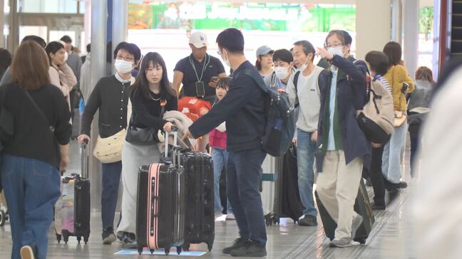 那覇空港における年末年始の出入国者数、海外旅行者が約9割超 中国本土“自粛”ものともせず大幅増 日本人は前年比90%に減|TBS NEWS DIG