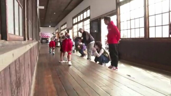長さ１０９メートルの廊下で挑戦  「雑巾がけレース」 愛媛・西予市|TBS NEWS DIG
