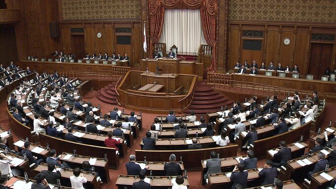 副首都法案が審議・成立した衆議院本会議の様子