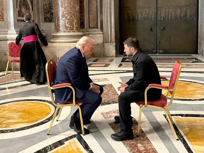 トランプ氏とゼレンスキー氏が会談、「建設的な話し合い」と米側