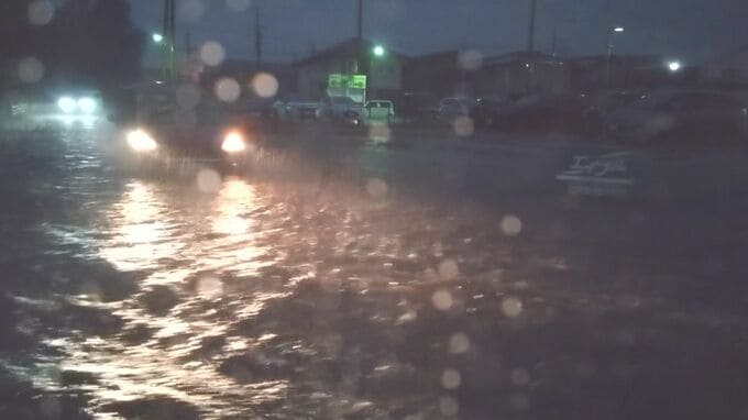 「ゲリラ雷雨」で道路も冠水…1時間降水量が9月の観測史上最大のところも　|　SBC NEWS | 長野のニュース | SBC信越放送