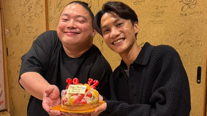 VIVANT【 ドラム＆チョッキー 】タナパックさん29歳の誕生日を祝福　博多で大歓待〝またぜひ日本に遊びに来て〟　フォロワー共感「ニコニコな二人が大好き」|TBS NEWS DIG