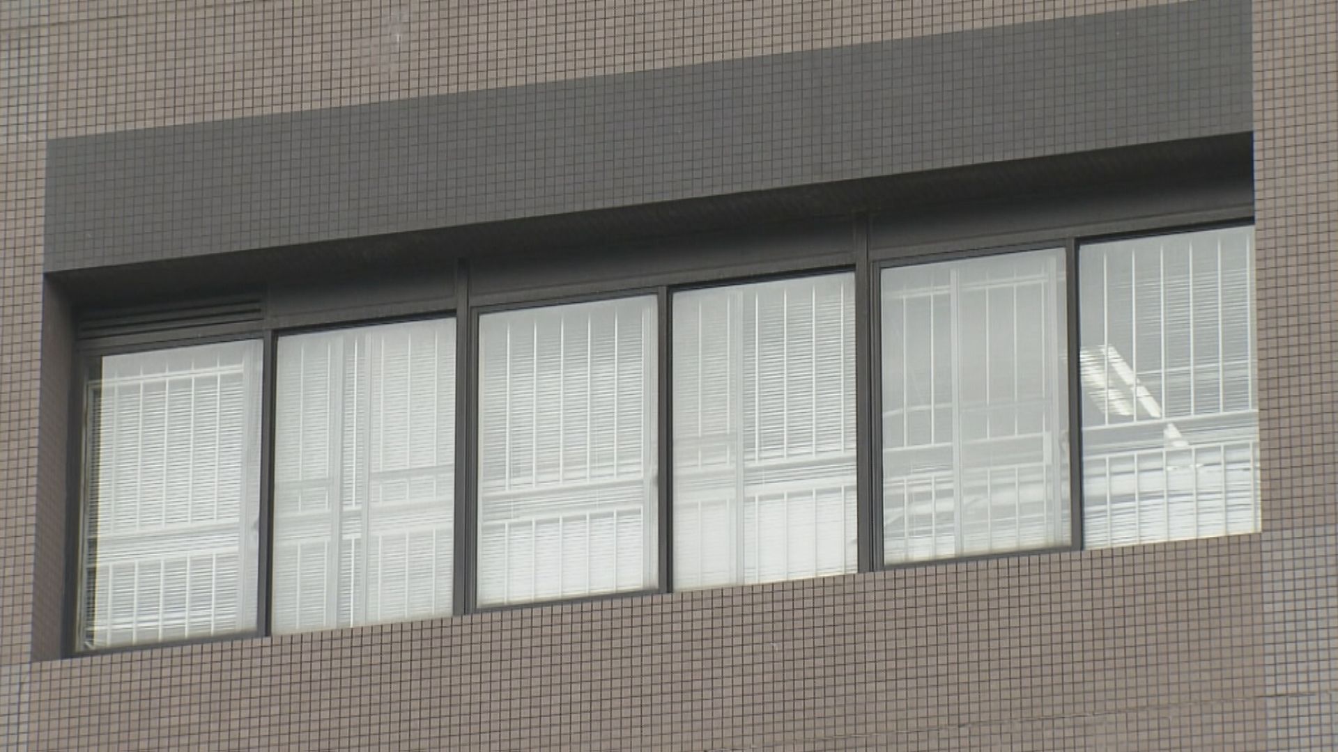 SNSで知り合った16歳の少女を自宅に連れ去った疑い 42歳派遣社員の男を逮捕 少女の父親が警察を訪れ警察官が無事保護