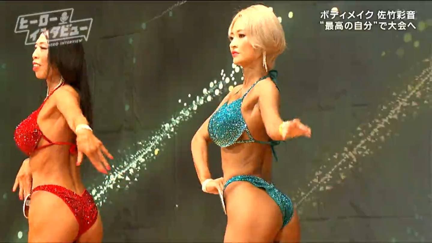 背中広げるポーズはシャンプーのポーズと一緒（笑）」ビキニ