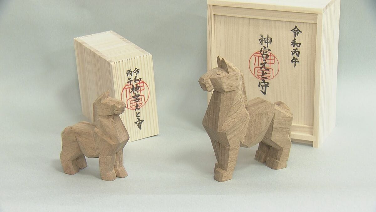 木製動物彫刻 置物　平安神宮　干支　一刀彫 来年の干支“丙午”を一刀彫り 新春の旭日に凛とたくましく前進する春駒
