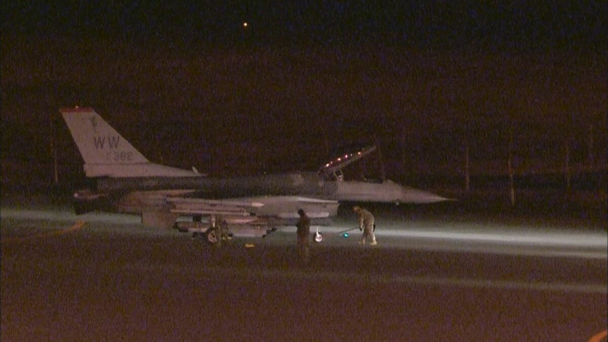 米軍三沢基地所属のF16戦闘機 青森県深浦町に燃料タンクを2個投棄