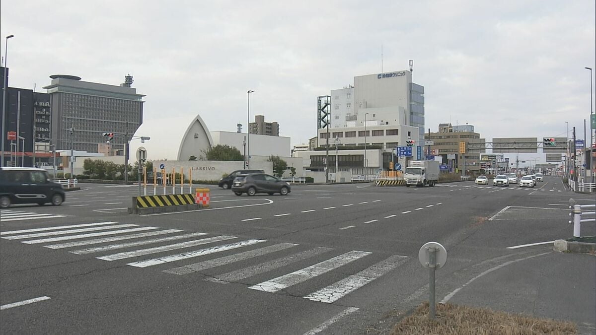 トラックと乗用車が衝突　乗用車を運転していた男性（21）が意識不明の重体　岐阜市の国道21号