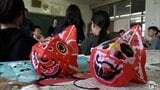 世界に一つだけの金魚ねぷたが完成！　青森県弘前市の小学校で金魚ねぷたの絵付け体験|TBS NEWS DIG