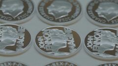 ジョン・レノンさんの記念コイン発売へ　生誕85年を記念して発行| TBS CROSS DIG with Bloomberg