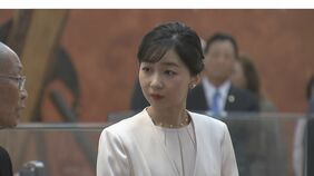 日本人移住者が働いた“コーヒー農園”の土を触り「他にどのような特徴が？」佳子さま熱心に質問　3都市目パラナ州ロランジア市で史料館視察　ブラジル公式訪問|TBS NEWS DIG