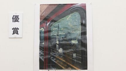 高山辰雄賞ジュニア美術展」園児から高校生が描いた絵画1012点展示