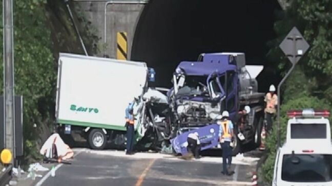 国道9号でタンクローリーとトラックが正面衝突…運転手2人がドクターヘリ搬送、1人が一時意識不明　現場付近では5時間半全面通行止め|TBS NEWS DIG