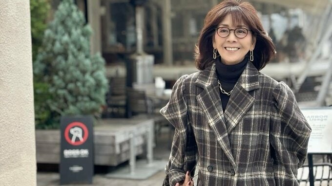 【 柏木由紀子 】「新しい物に袖を通す小さな勇気」チェックのジャケットで前向きな笑顔　 “77歳のライフスタイルを発信” |TBS NEWS DIG