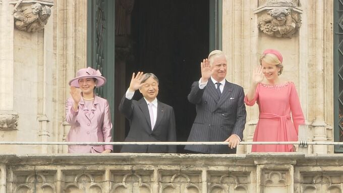 天皇皇后両陛下　ベルギーの広場グランプラスに向けお手振り　国王夫妻と4人で姿見せ　多くの市民から歓声|TBS NEWS DIG