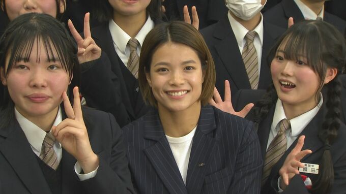 「自分自身の夢を追い続けることを大切に」　柔道オリンピック金メダリスト・阿部詩選手がサプライズ登場　中学校の卒業式に　|　BSSニュース | BSS山陰放送