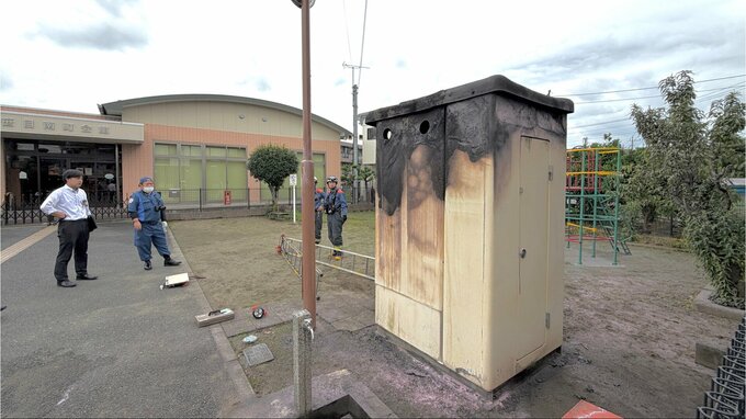 公園の公衆トイレが燃える  けが人なし　屋根のソーラーパネルなどが燃える　埼玉県戸田市|TBS NEWS DIG