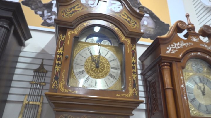 鉄道と時計をテーマに「時の記念日」企画展 120年前の時刻表や懐中時計約100点を展示 山梨のニュース ＵＴＹテレビ山梨