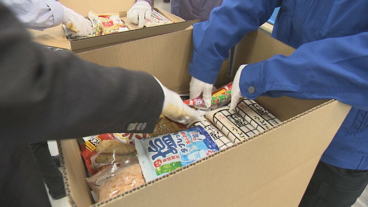 フードバンク山梨が約500世帯に送る食料15品目の箱詰め作業　春休み期間中の食料支援は今回初