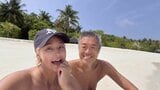 【 梅宮アンナ 】　新婚旅行のモルディブで　夫と幸せ２ショット　「よっちゃんありがとう」　夫・世継さんへの深い感謝と輝く笑顔|TBS NEWS DIG