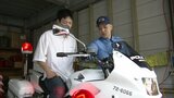 瓶に付着した指紋を採取 覆面パトカーに乗車 大学生が警察官の業務を体験 | 福岡のニュース|RKB NEWS|RKB毎日放送