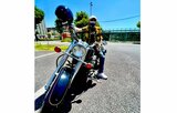 【 桑野信義 】 「夏はバイクだぜ」 バイクに跨がりポーズ 「YAMAHA ドラッグスター400」|TBS NEWS DIG