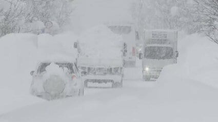 積雪が平年の3倍“異常事態”に除排雪追いつかず交通障害も…事故を防ぐ