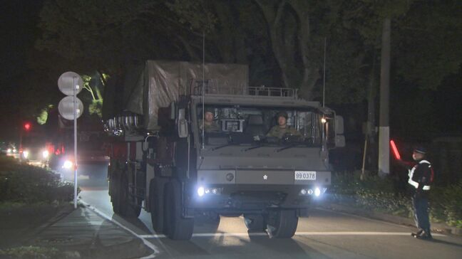 門前で怒号飛び交い…市街地の駐屯地に〝長射程ミサイル〟発射機と見られる車両搬入 熊本市東区の陸上自衛隊健軍駐屯地|TBS NEWS DIG