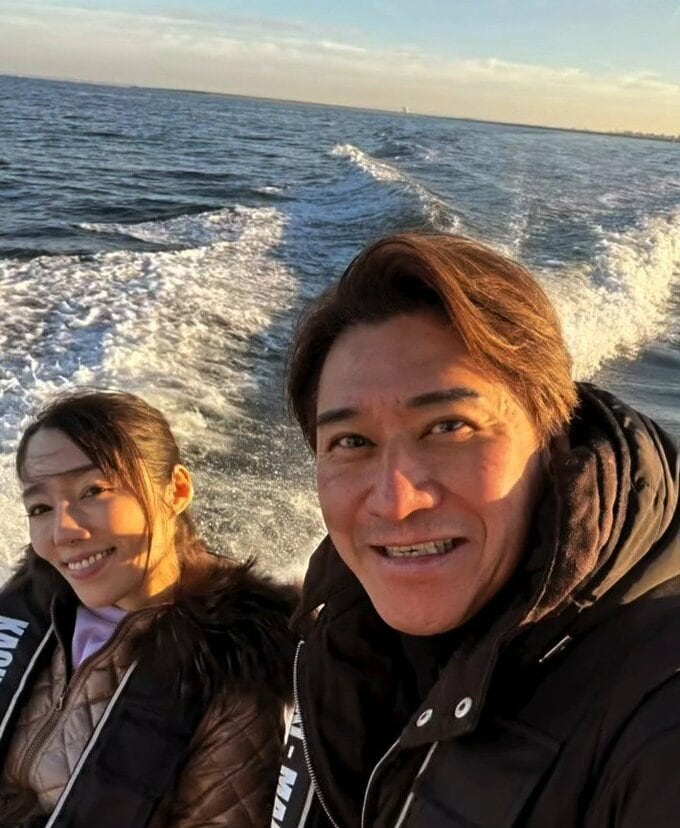 【 川﨑麻世 】　クルージングで妻と２ショット　「天気も良く素晴らしいクルージング日和でした」|TBS NEWS DIG