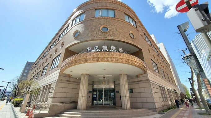 スマホをバッグに隠してスカートの中を盗撮しようとしたか　61歳の派遣社員の男「すべてその通りです」商業施設の警備員が犯行の瞬間を目撃　|　北海道のニュース｜HBC北海道放送