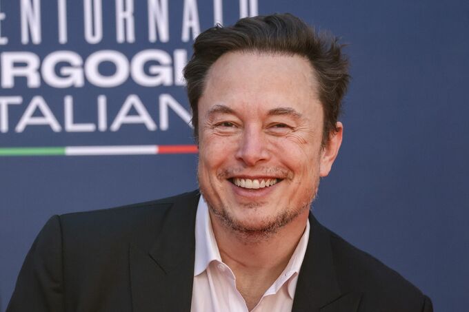 マスク氏がトランプ氏に献金、巨万の富活用で24年選挙を左右も