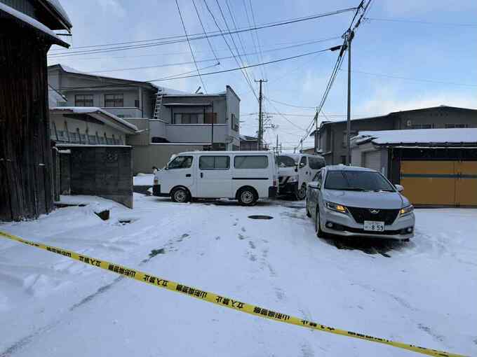 うしろから首を…男性が切りつけられる　犯人は南に走って逃げる　黒色系コートにマスク姿…警察が追う（山形・米沢市）　|　山形のニュース│TUYテレビユー山形