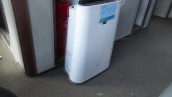 揺れで動く船内の空気清浄機