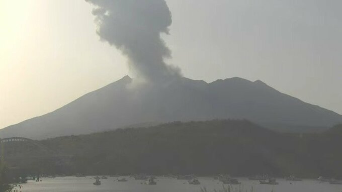 桜島で爆発的噴火　噴煙１２００ｍ【今夜・あすの降灰予報】鹿児島　|　鹿児島のニュース｜MBC NEWS｜南日本放送