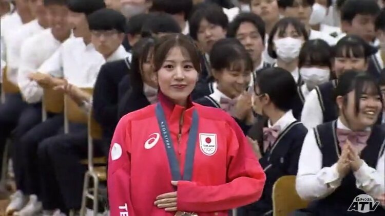 志田千陽選手が“女神の笑顔”で母校を訪問「ここで鍛えてもらった成果が