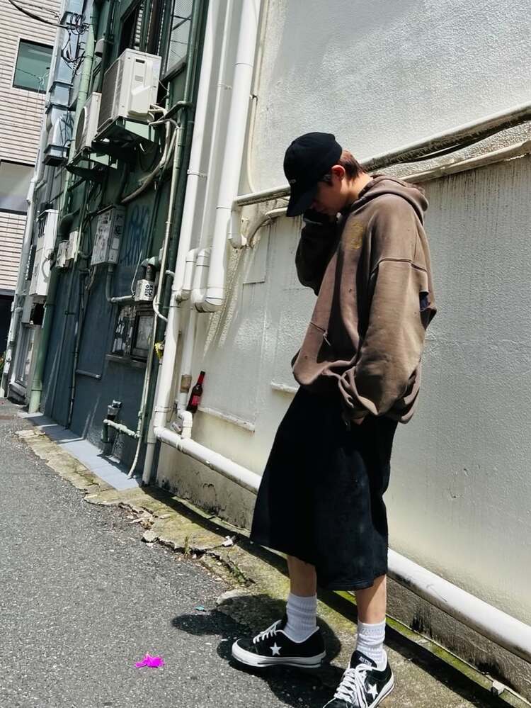 Number_i ・岸優太 】 オーバーサイズパーカーで街歩きショット