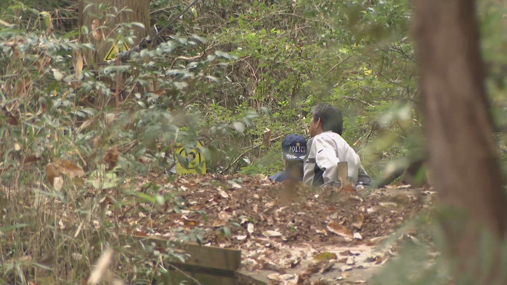 遊具“ジップライン”から40代女性が約7メートル落下 滑車が外れる　警察が現場検証で原因を調べる