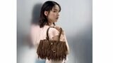 【 のん 】 最新オフショットでPRADAのフリンジバッグをコーディネートを披露 「とってもとってもお洒落だよ」「横顔もめちゃくちゃ綺麗」と反響続々|TBS NEWS DIG