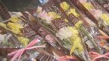 スイートピーの花束をプレゼント フラワーバレンタインをPR 大分・佐伯市 | 大分のニュース|OBS NEWS|大分放送
