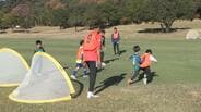 Jリーガーが"ゴルフコース"でドリブル!「芝の長さ、柔らかさ、傾斜が違う」子どもたちと異色のサッカー交流【高知】 | 高知のニュース・天気|KUTV NEWS | KUTVテレビ高知