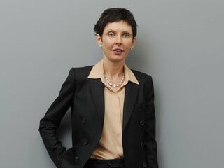 英ネット賭博大手創業者の報酬600億円超、利益半減でも世界最高水準| TBS CROSS DIG with Bloomberg