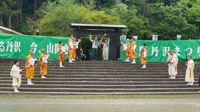 「秦野丹沢まつり」で山開き 約1500人が登山者の安全を祈願 元横綱・白鵬も参加者と交流|TBS NEWS DIG