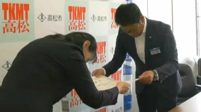 高松市の小中学校に熱中症対策用のゼリーを大塚製薬が寄贈 体育の授業や部活動などの時に活用を【香川】|TBS NEWS DIG