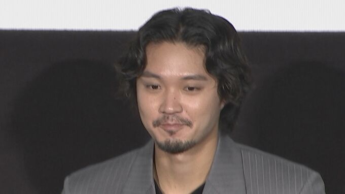 【ひげ面・磯村勇斗】クランクアップ後の "むき卵顔" に岸井ゆきの安堵　|TBS NEWS DIG