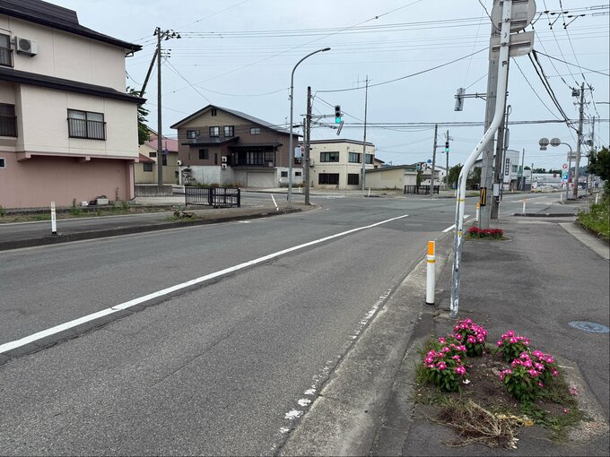 尾花沢市で軽トラックが街路灯に衝突　女性が意識不明の重体（山形・尾花沢署）|TBS NEWS DIG