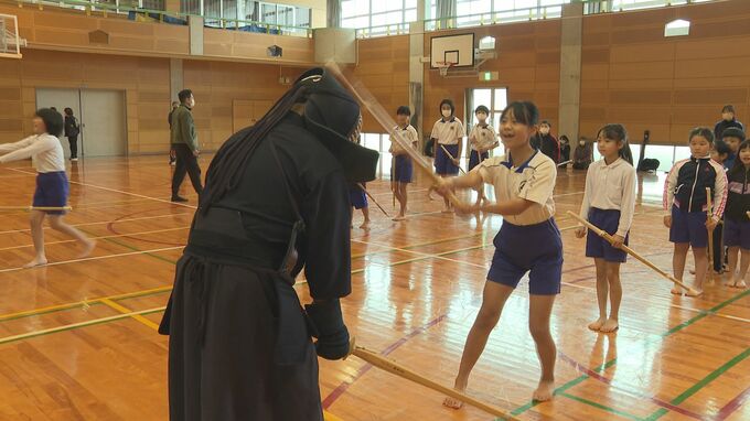 コロナの影響で4年ぶり　萩市の小中学校で武道教室　|　山口のニュース・天気・防災｜tys NEWS｜ｔｙｓテレビ山口