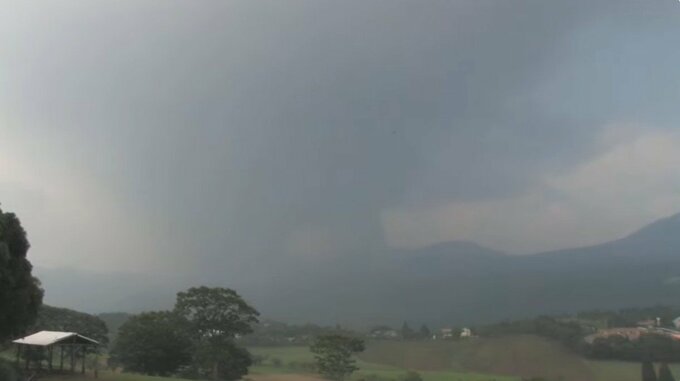 新燃岳　噴煙が火口から５０００メートルの高さに　|　MRTニュース ｜ ＭＲＴ宮崎放送