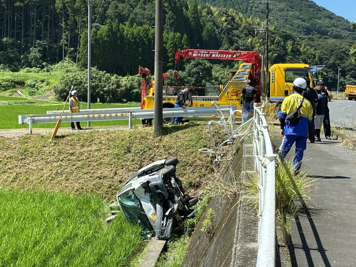 外国人ら７人救急搬送　車が田んぼに転落　ガードパイプ突き破り３メートル下へ　鹿児島市