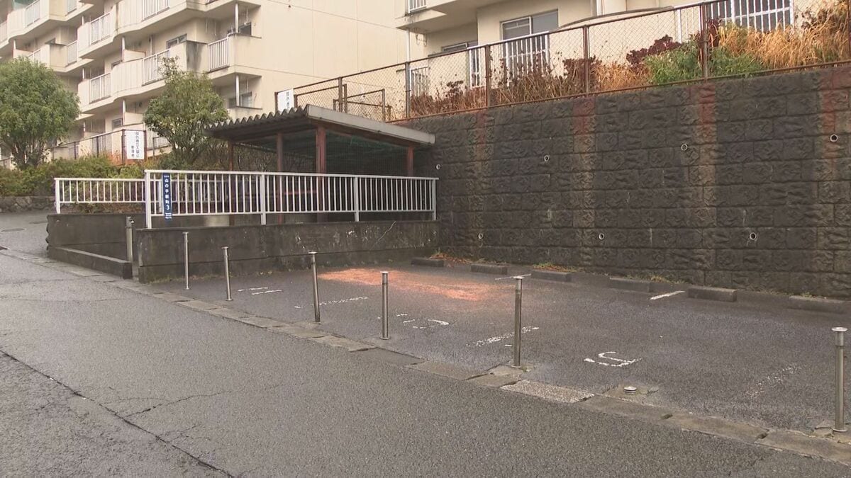 92歳女性が運転、駐車場の壁に衝突し死亡　大分・別府市