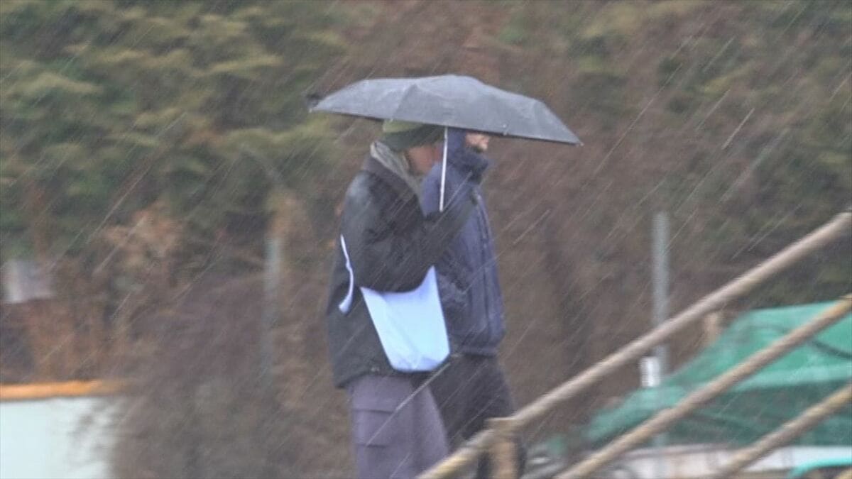 朝から一部で雪　中北と峡東の山地、東部・富士五湖では15センチ予想　山梨