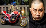 【 レイザーラモンRG 】　愛車のバイクと２ショット　「30年前のCIBIEのライトの優しい光…。」「"いつか…お前をもう一度輝かせる…必ず…"と箱付きで残しといてよかった…」|TBS NEWS DIG